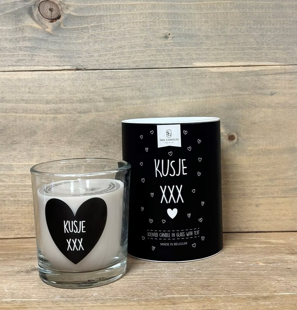 Geurkaars ‘Kusje XXX’